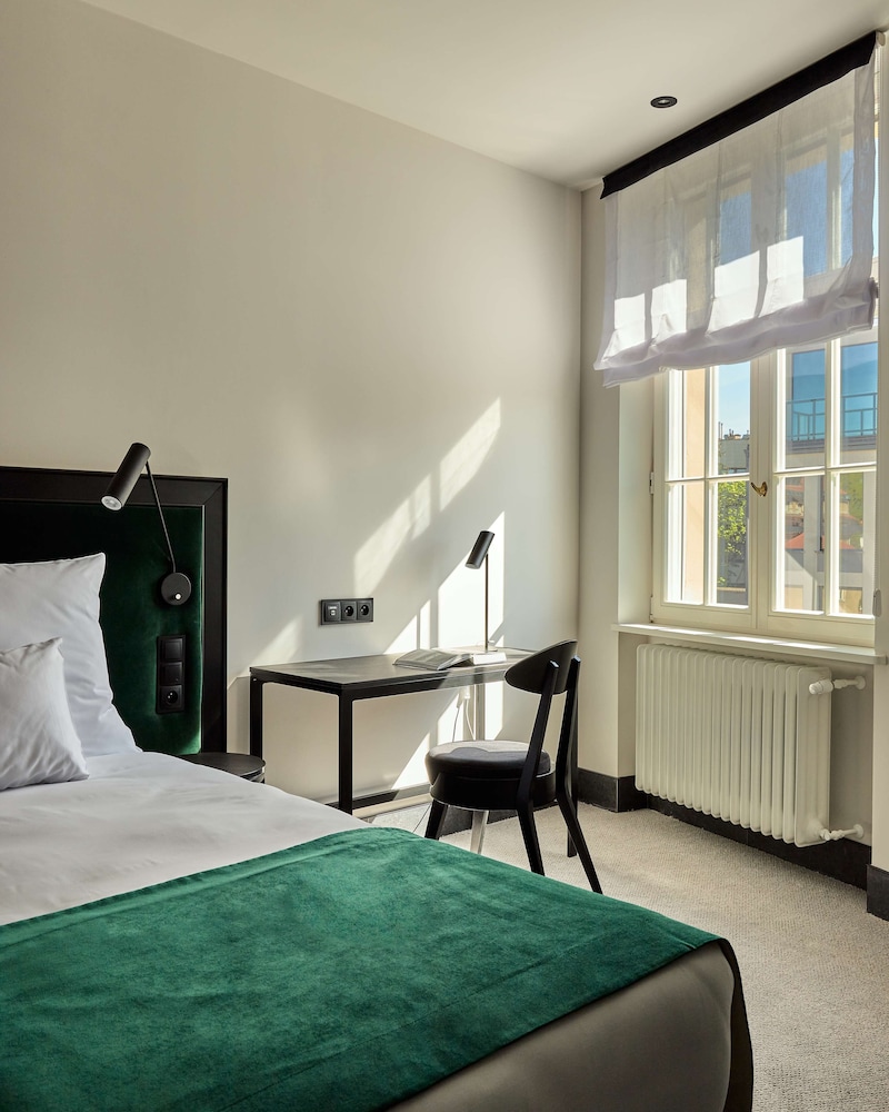 Suite, 1 King Bed, Non Smoking (Small Room;With Sofabed) photo 1
