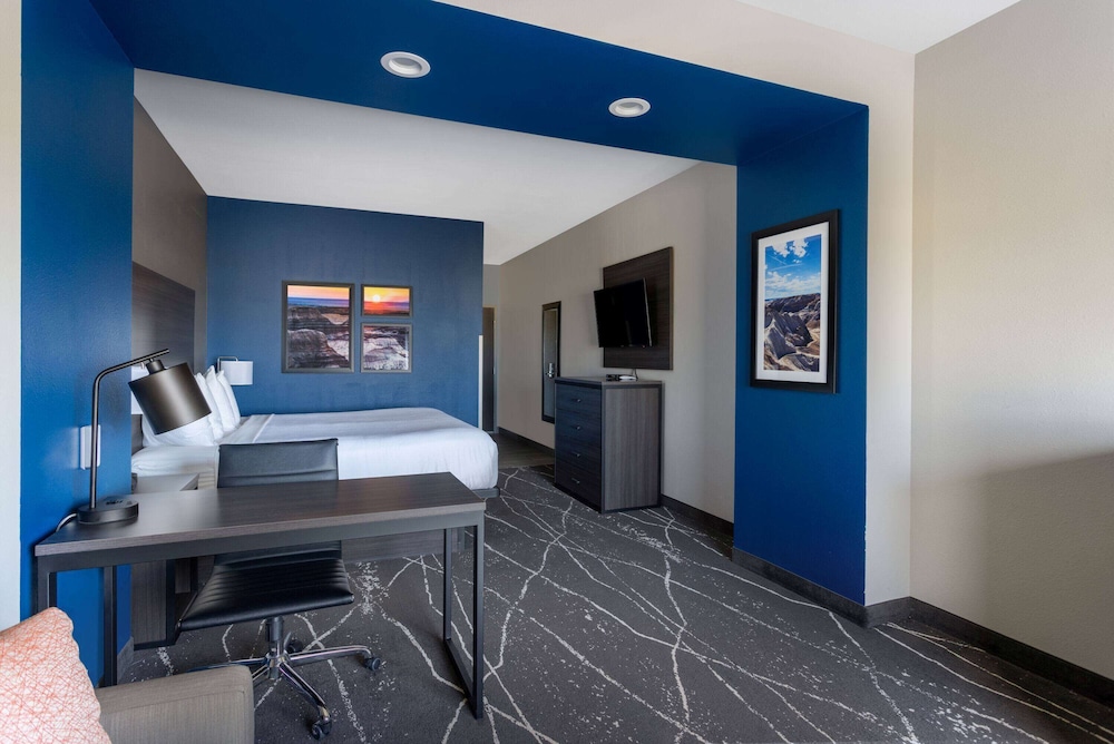 Suite, 1 King Bed, Accessible, Non Smoking (Mobility) - Photo 4