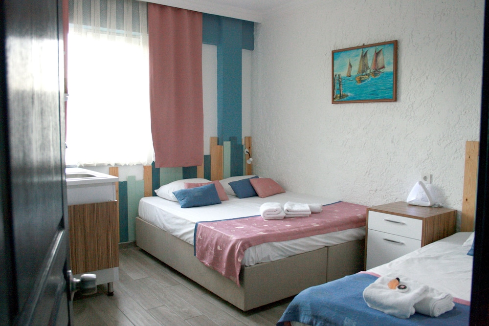 Luxury Triple Room, 1 Bedroom, Kitchenette, Beachside photo 2
