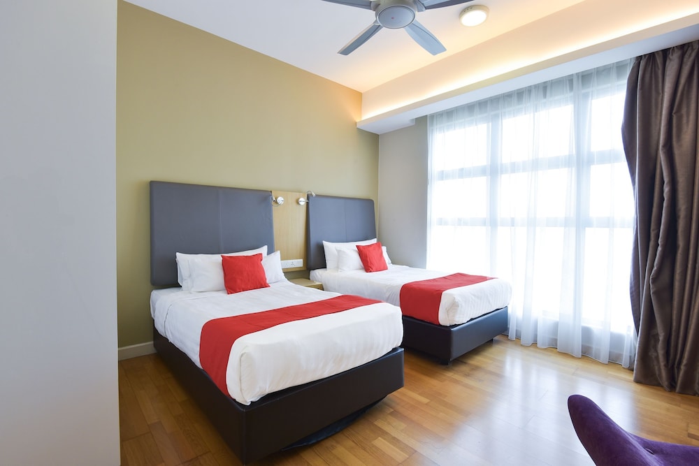 Suite, 2 Bedrooms, Pool View