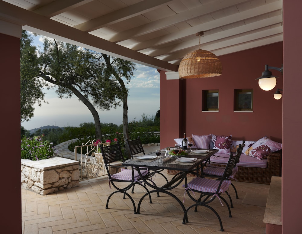 Deluxe Villa with Private Heated Pool photo 2