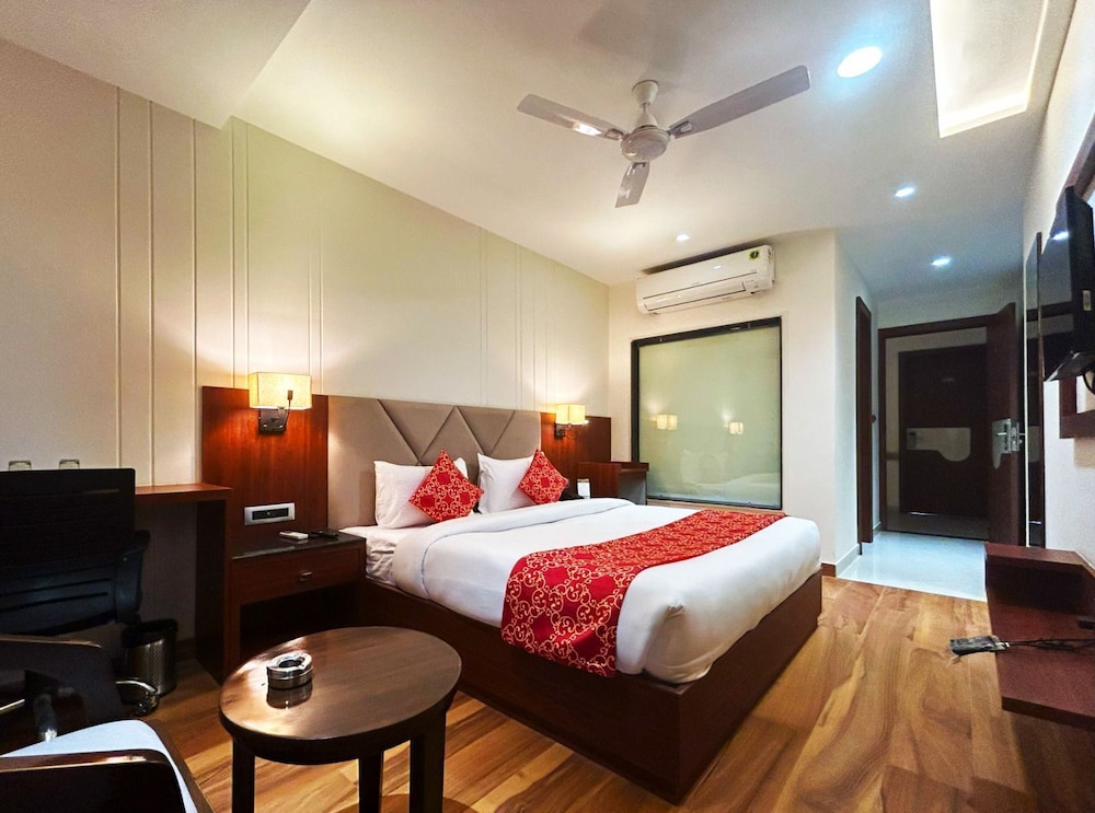 Executive Room, City View