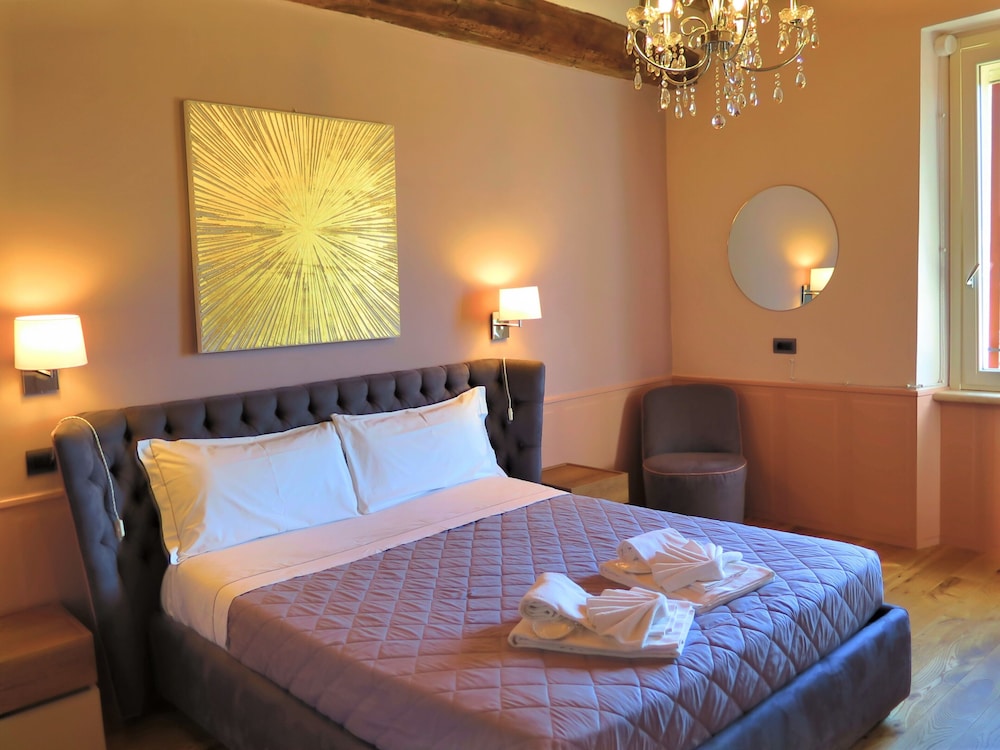 Romantic Double Room, 1 King Bed, Non Smoking, Valley View photo 1