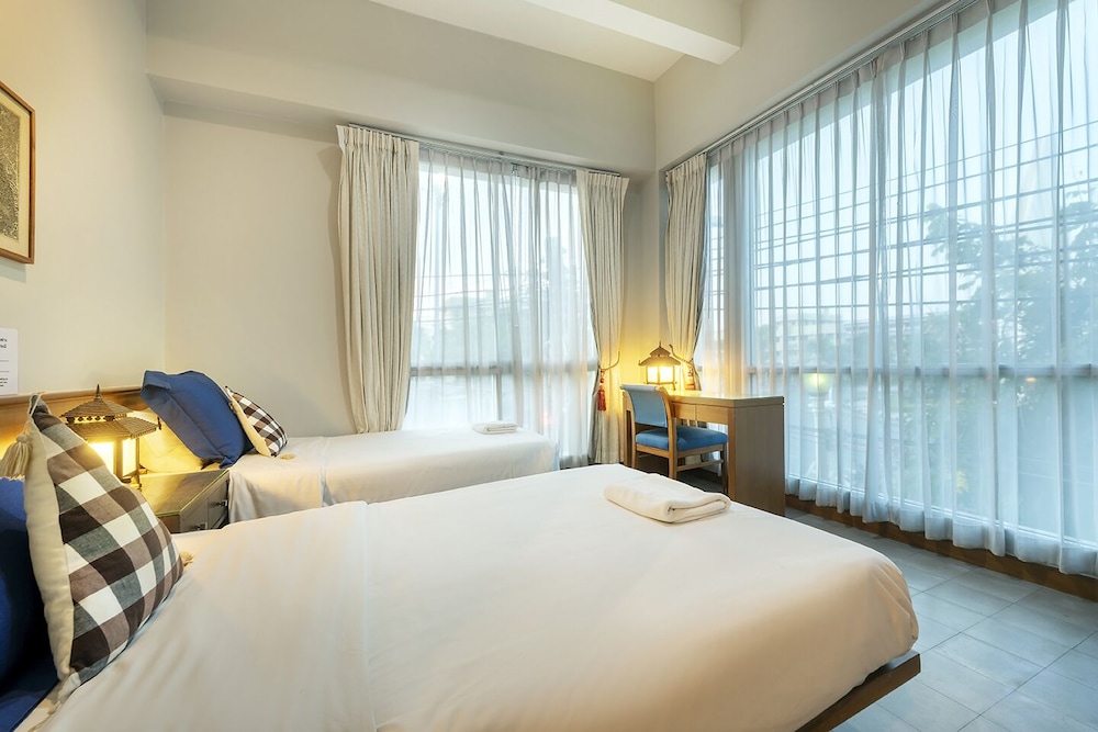 Standard Twin Room (Shared Bathroom) photo 2
