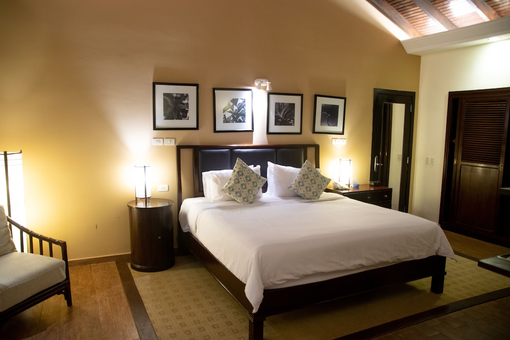 Honeymoon Suite, 1 Queen Bed, Jetted Tub