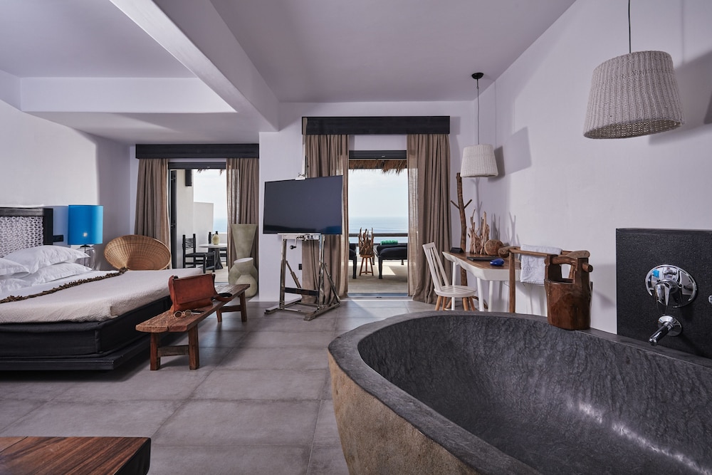 Superior Room, Jetted Tub (Majestic Retreat) photo 2