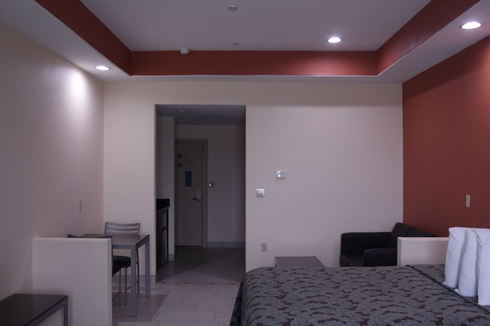 Suite, 2 Queen Beds, Non Smoking (Pet Free) - Photo 8