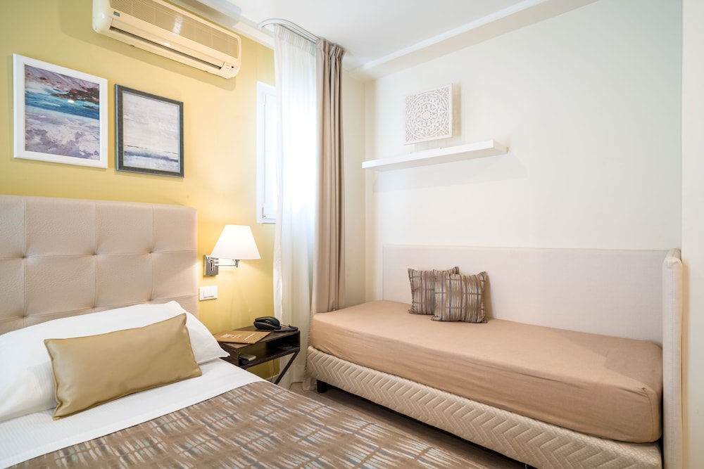 Comfort Quadruple Room, Partial Sea View