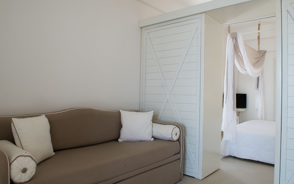 Junior Suite, Sea View, Poolside - Photo 4