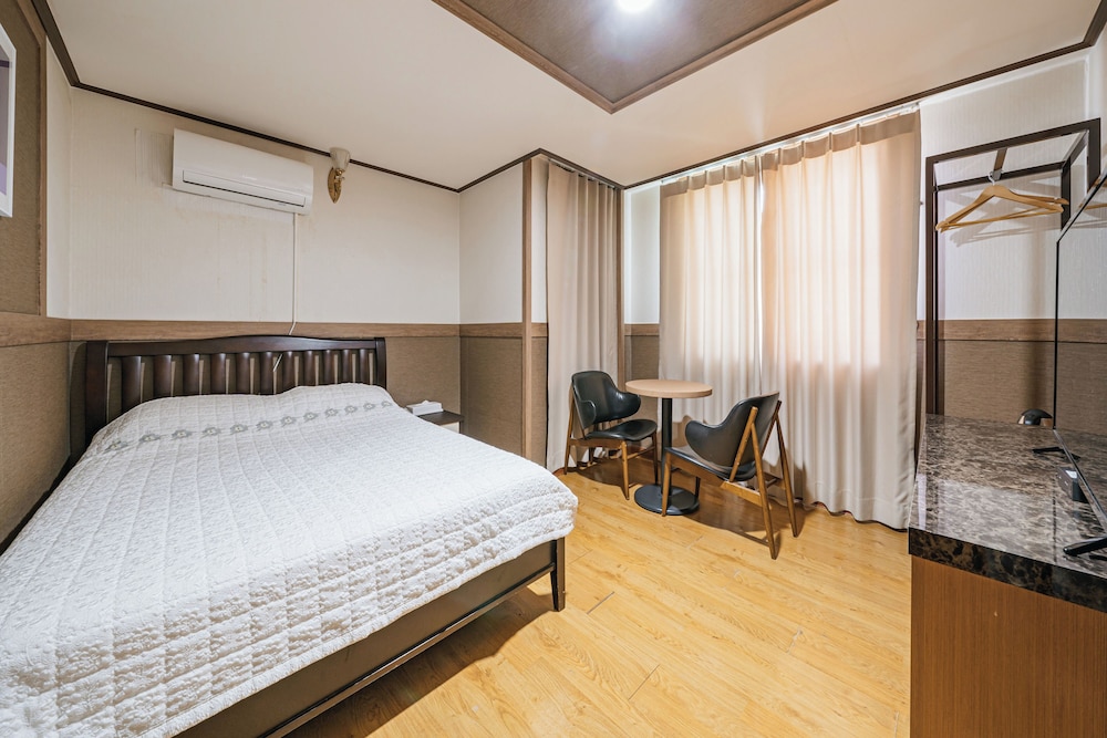 Standard Double Room, 1 Double Bed, Non Smoking, City View