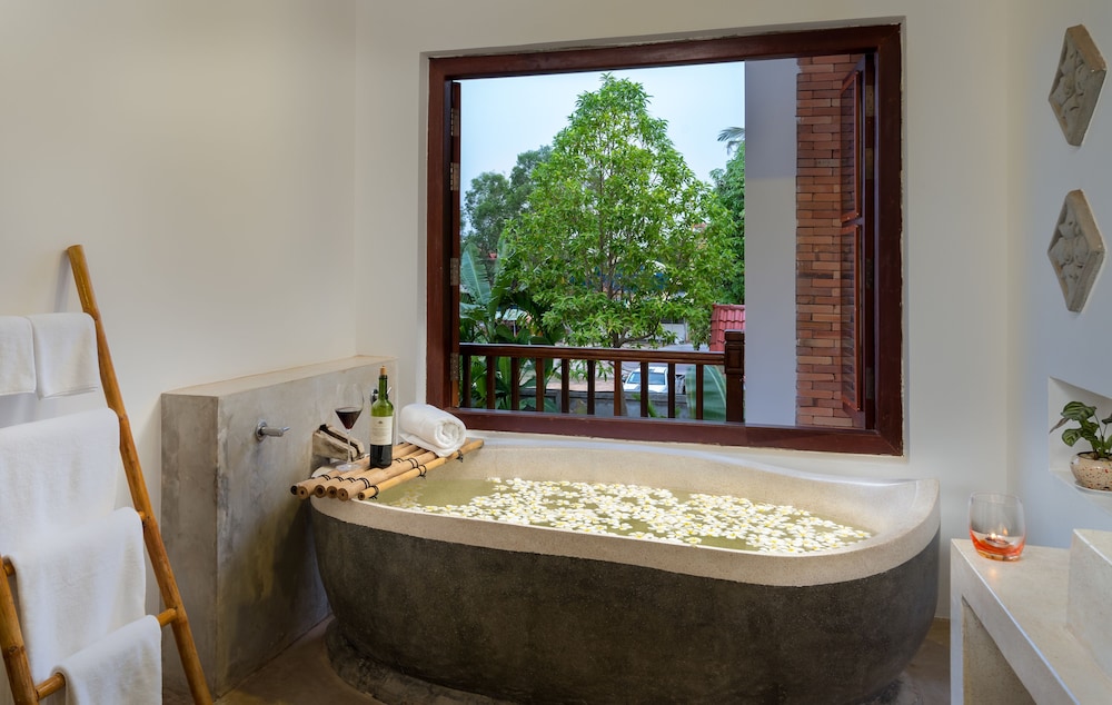 Suite Room Pool View - Photo 9