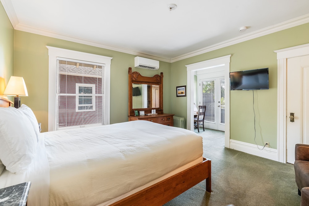 Deluxe Queen Room 205 Private Bathroom & Terrace photo 2