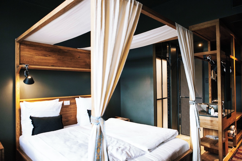 Standard Double Room, 1 Queen Bed, Non Smoking, Housekeeping