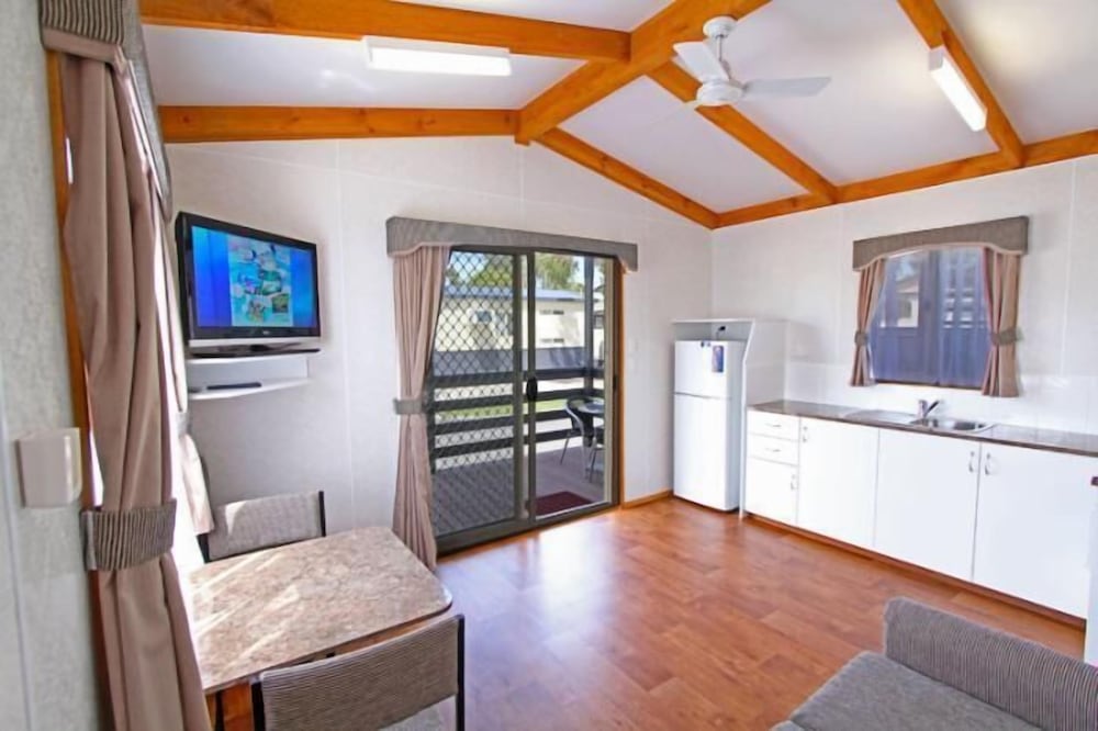 Queen Cabin photo 2