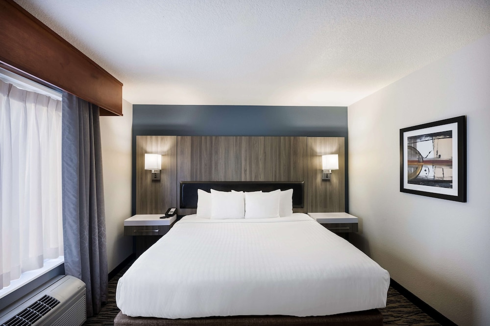 Suite, Multiple Beds, Non Smoking, Refrigerator & Microwave photo 3