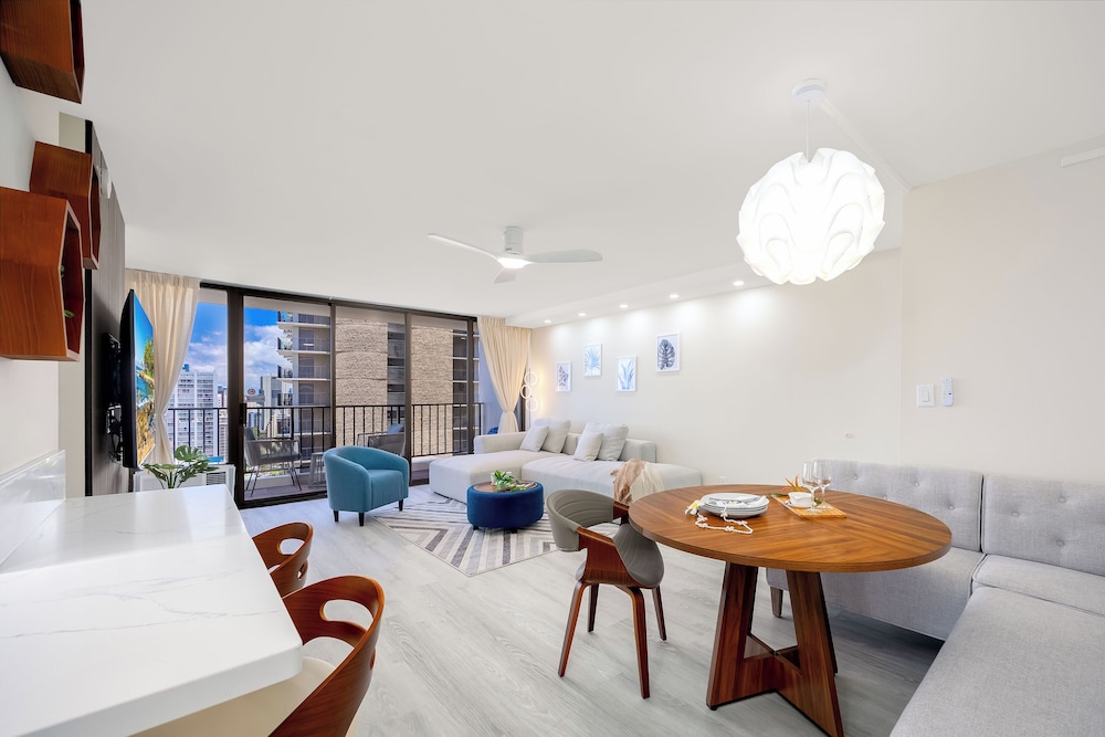 Premium Remodeled Condo with Ocean View and Parking: Premium Suite, 1 King Bed, Air conditioning, Ocean View (0194) photo