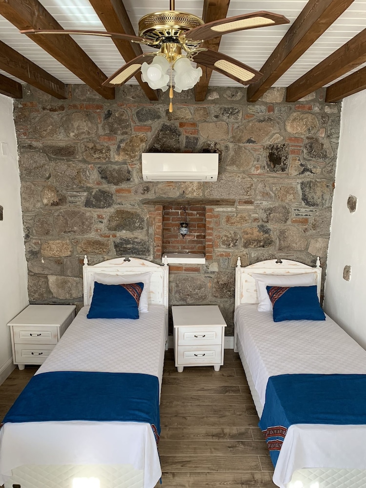 Standard Room (Papatya)