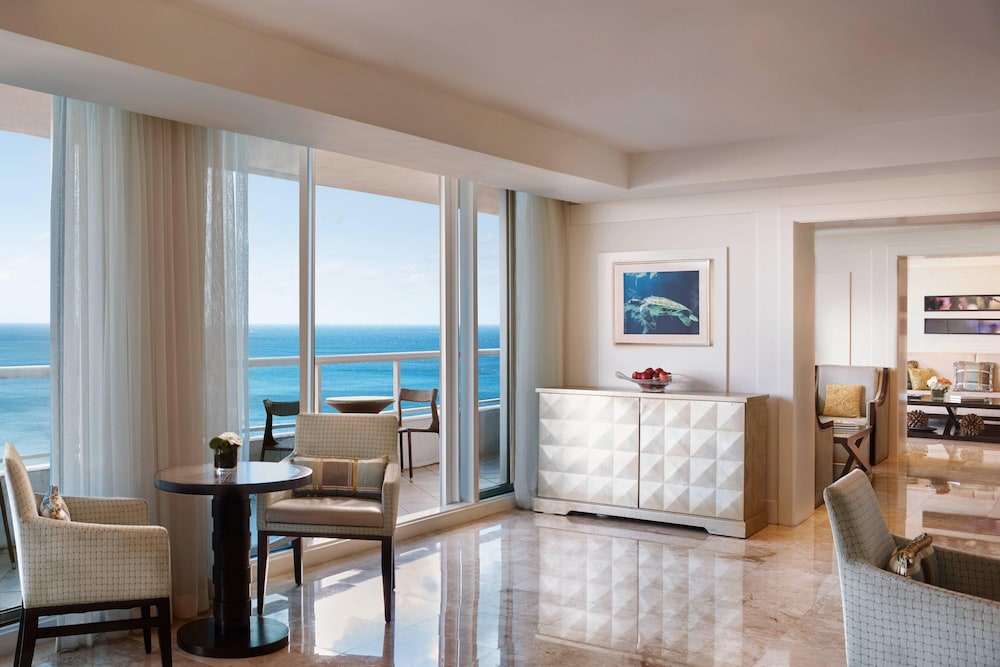 Club Room, 1 Double Bed, Partial Ocean View - Photo 9