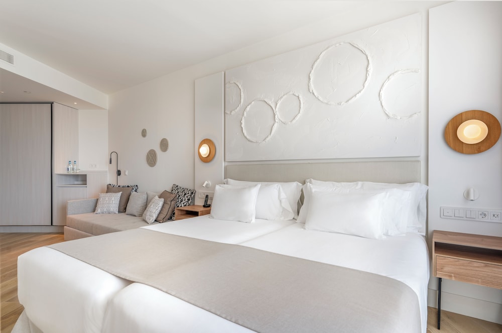 Superior Room, Sea View (Lateral) - Photo 1