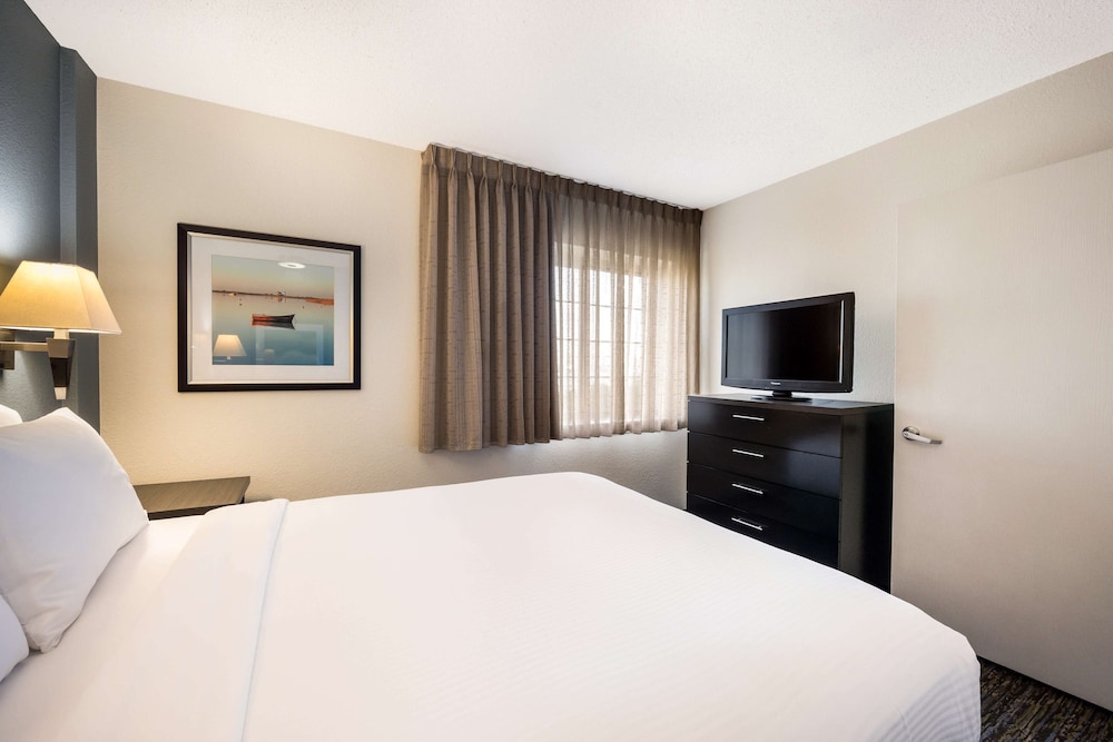 Suite, 1 Queen Bed, Accessible (One Bedroom Mobility Tub) - Photo 1