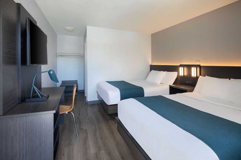 Deluxe Room, 2 Double Beds, Non Smoking, Refrigerator & Microwave photo 1