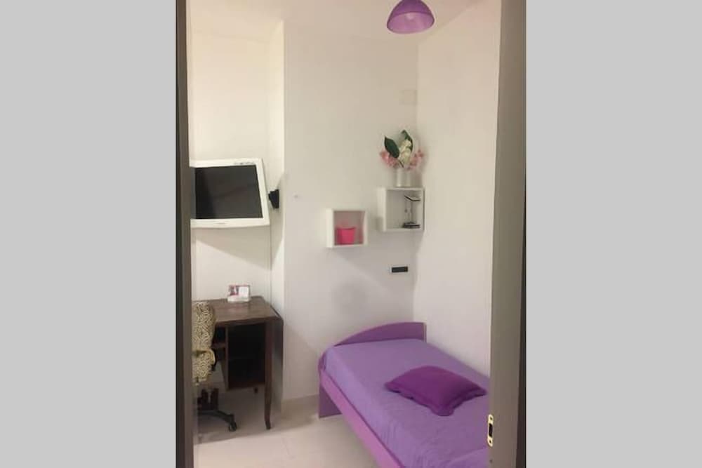 Triple Room, No Windows (external private bathroom)