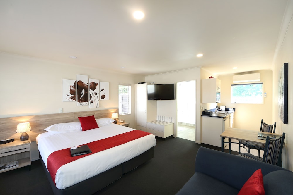 Superior Studio Suite, Accessible