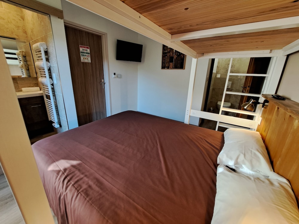 Room - Photo 12