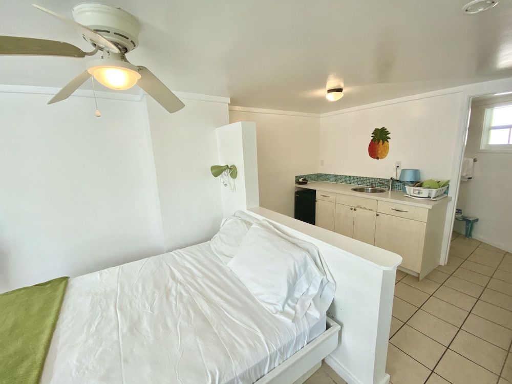 Classic Studio Suite, Multiple Beds, Refrigerator (STARFISH - BONEFISH) photo 2
