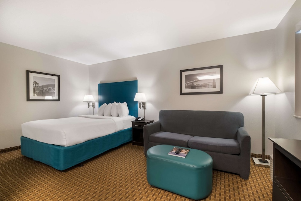 Suite, 1 Queen Bed with Sofa bed, Accessible, Non Smoking photo 3