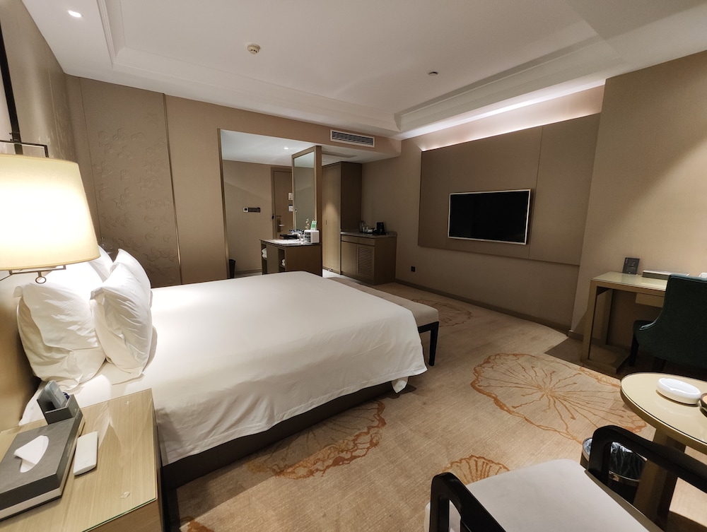 Executive King Bed Room - Photo 4