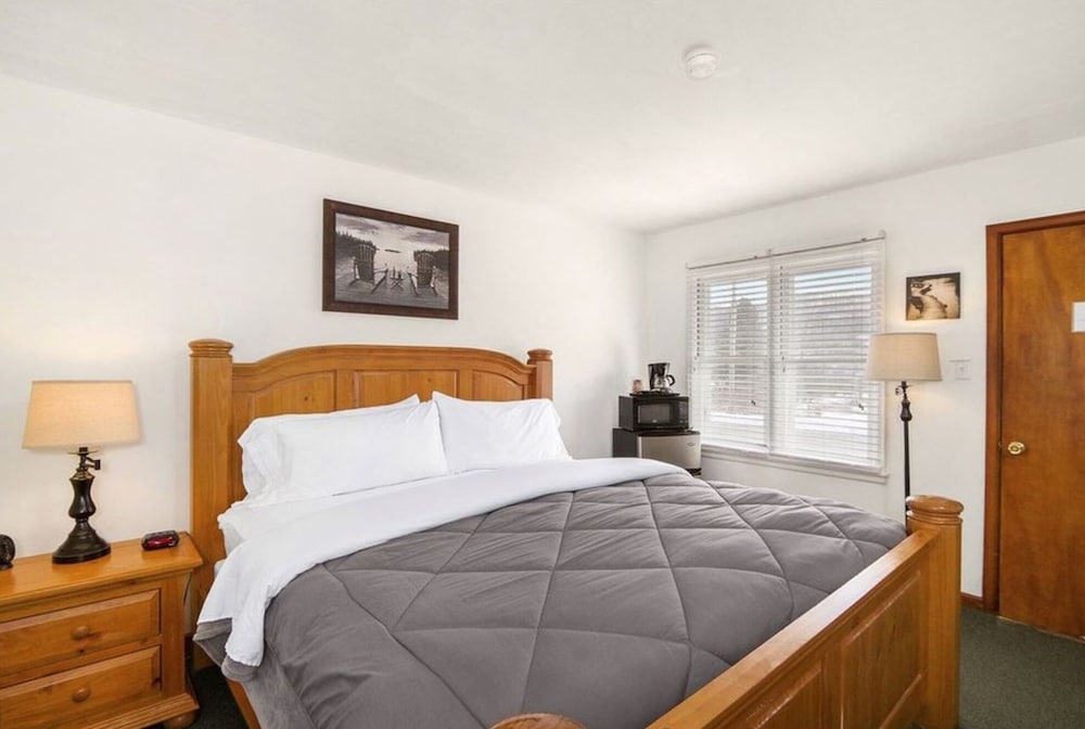 Economy Room, 1 Queen Bed photo 1