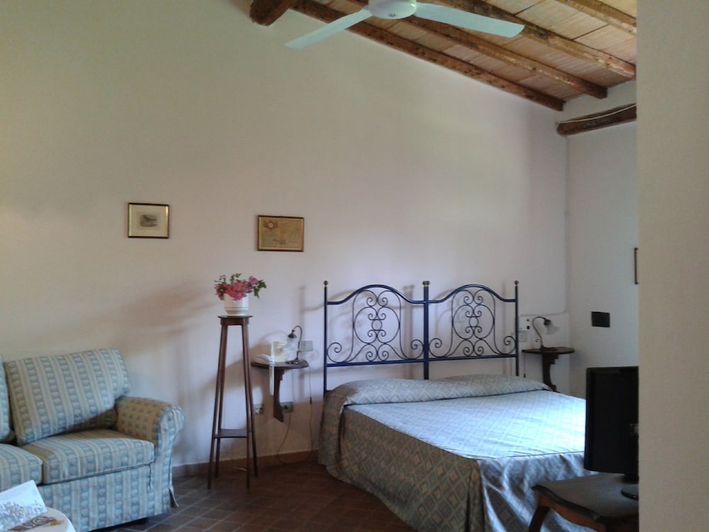 Standard Double or Twin Room - Photo 5
