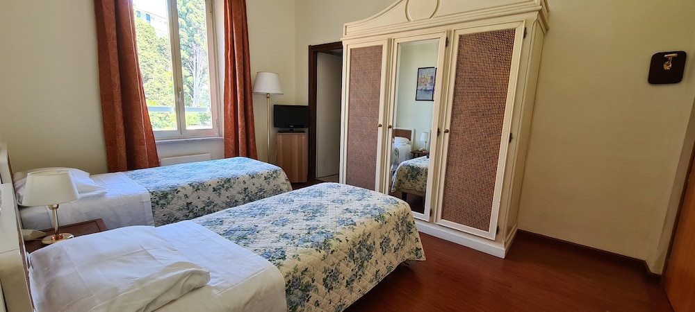 Classic Quadruple Room