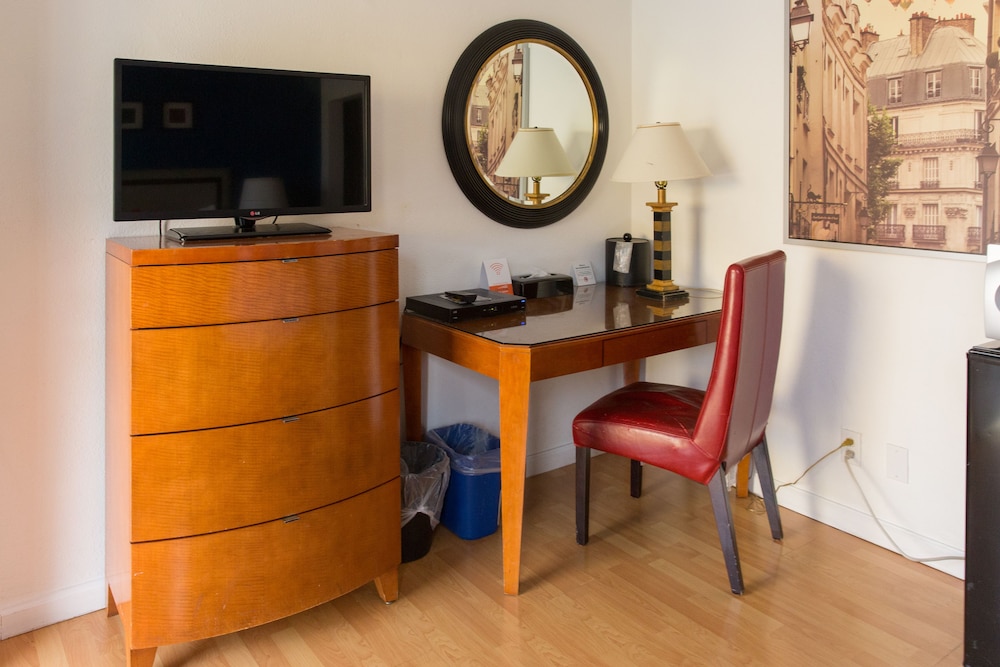 Standard Room, 2 Queen Beds - Photo 3