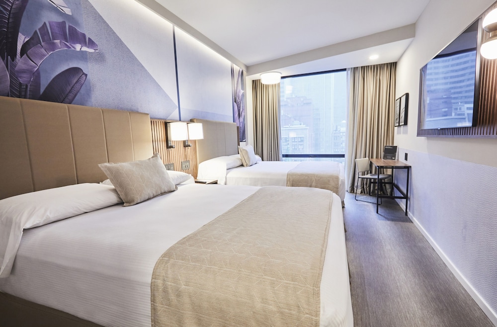 Deluxe Room, 2 Queen Beds thumbnail 5