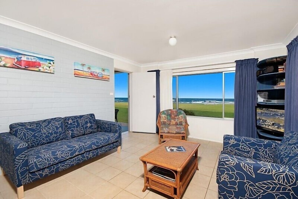 Apartment, 2 Bedrooms. Ground Floor (3B WEEK BEACHFRONT)