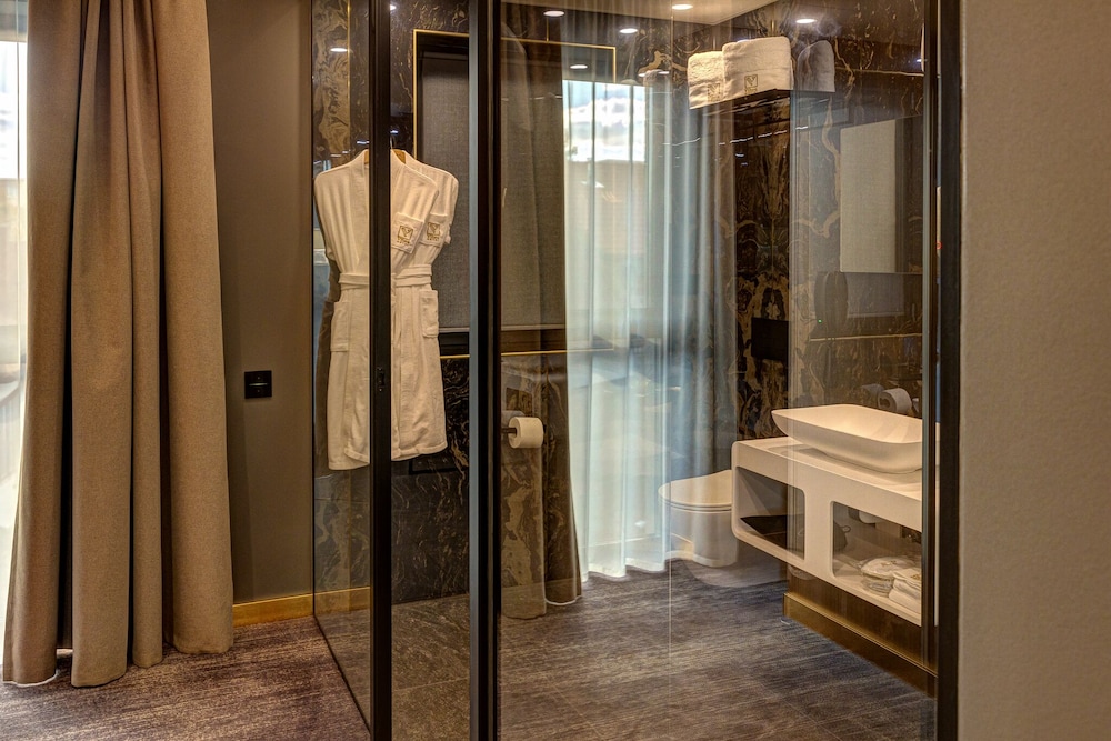 Deluxe Double or Twin Room - Photo 5