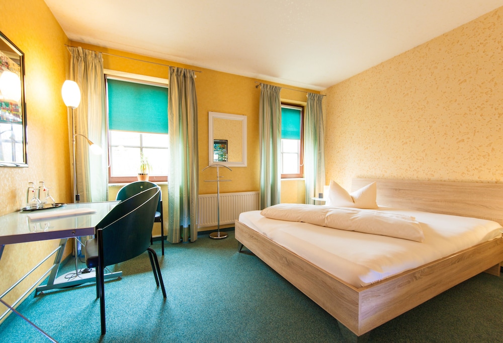 Standard Double Room, Multiple Beds photo 3