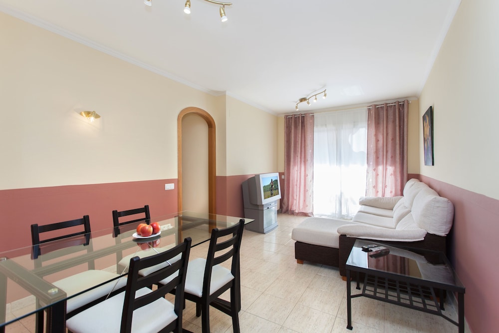 Gran Apartamento, 3 Dormitorios (Pere Codina)