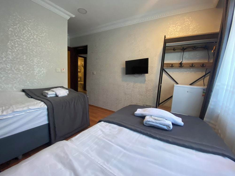Economy Twin Room photo 3