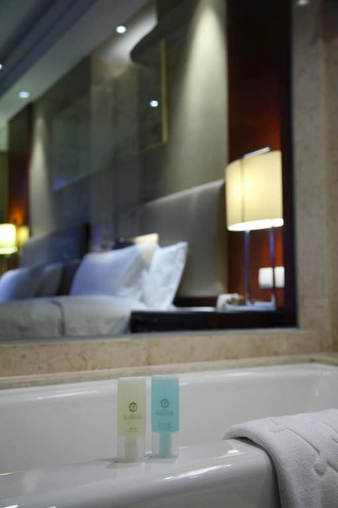 Room, Lake View (Fuchun Impression) photo 2