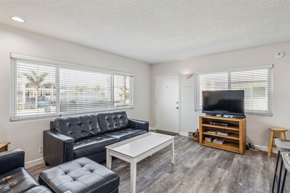 Condo, 2 Bedrooms
