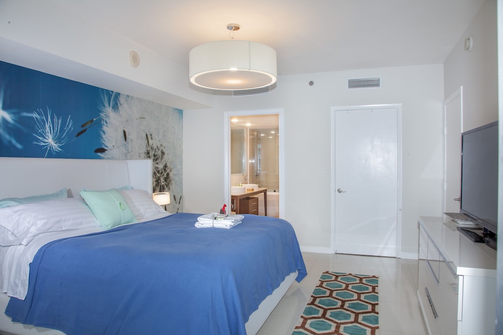 Boutique Apart, 1 King & Sofa Bed, Sauna, River/City Views, Balcony2603