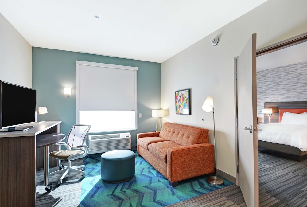 Suite, 1 Queen Bed, Accessible (Roll-In Shower, Mobility & Hearing) photo 3
