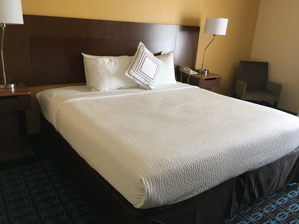 Suite, 1 Bedroom (Mobility/Hearing Accessible, Tub) - Photo 13