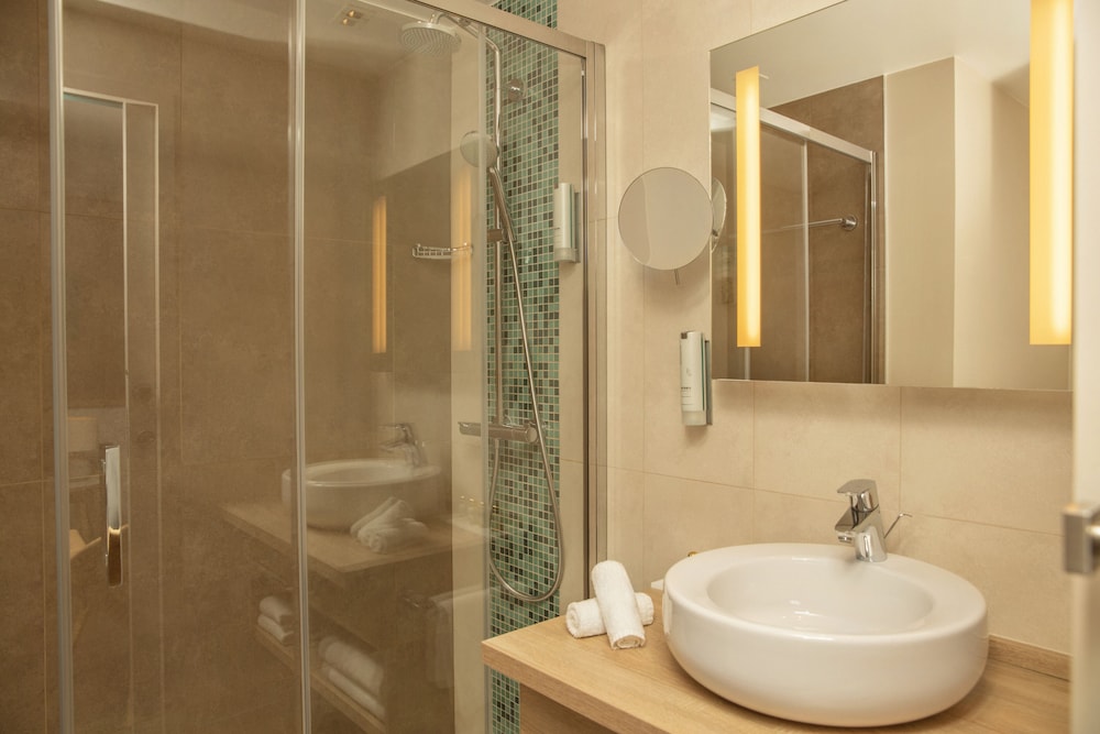 Deluxe Double Room - Photo 9