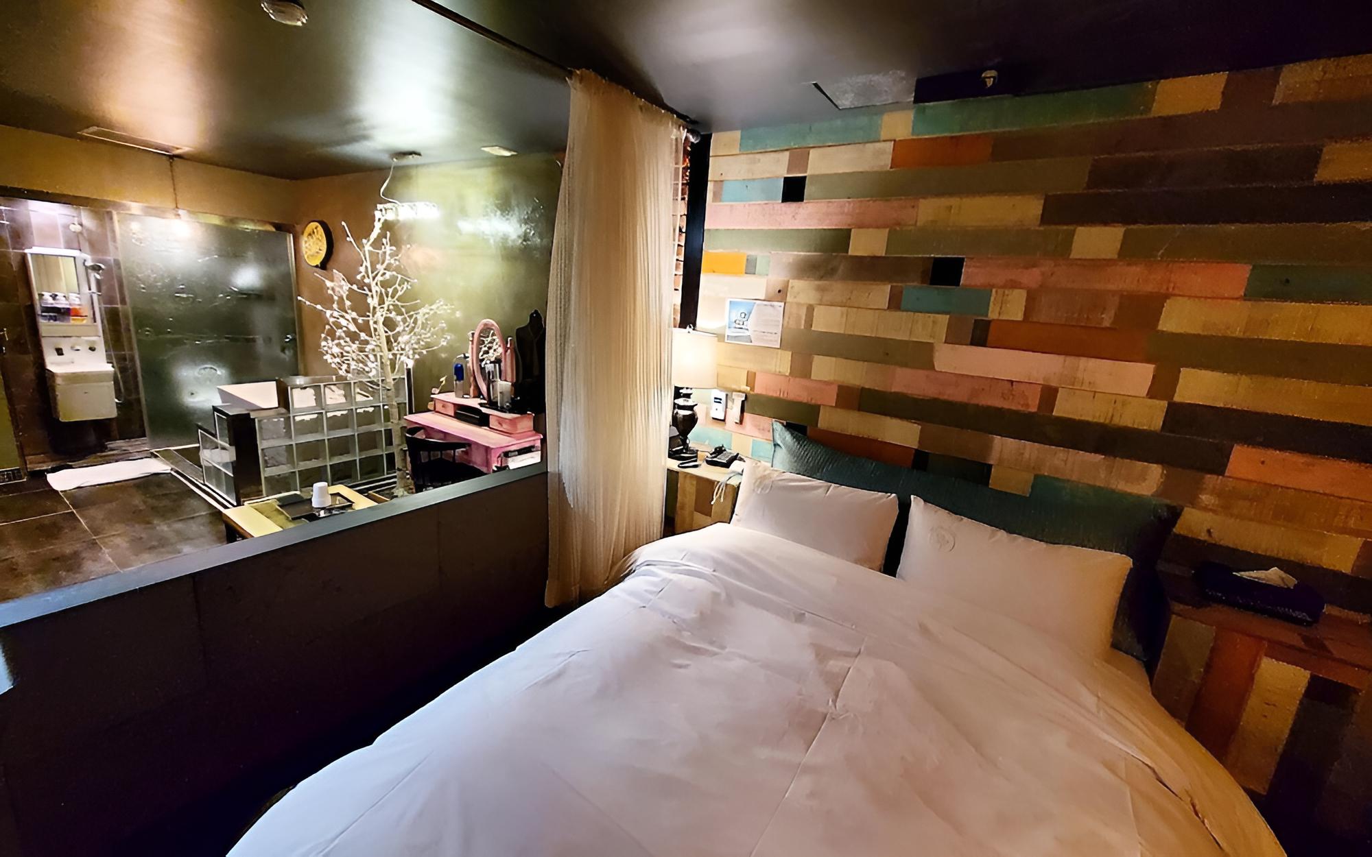 Room (Indie Cafe (65-inch large TV installe) photo 3
