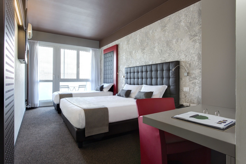 Classic Room, Multiple Beds, Terrace - Photo 2