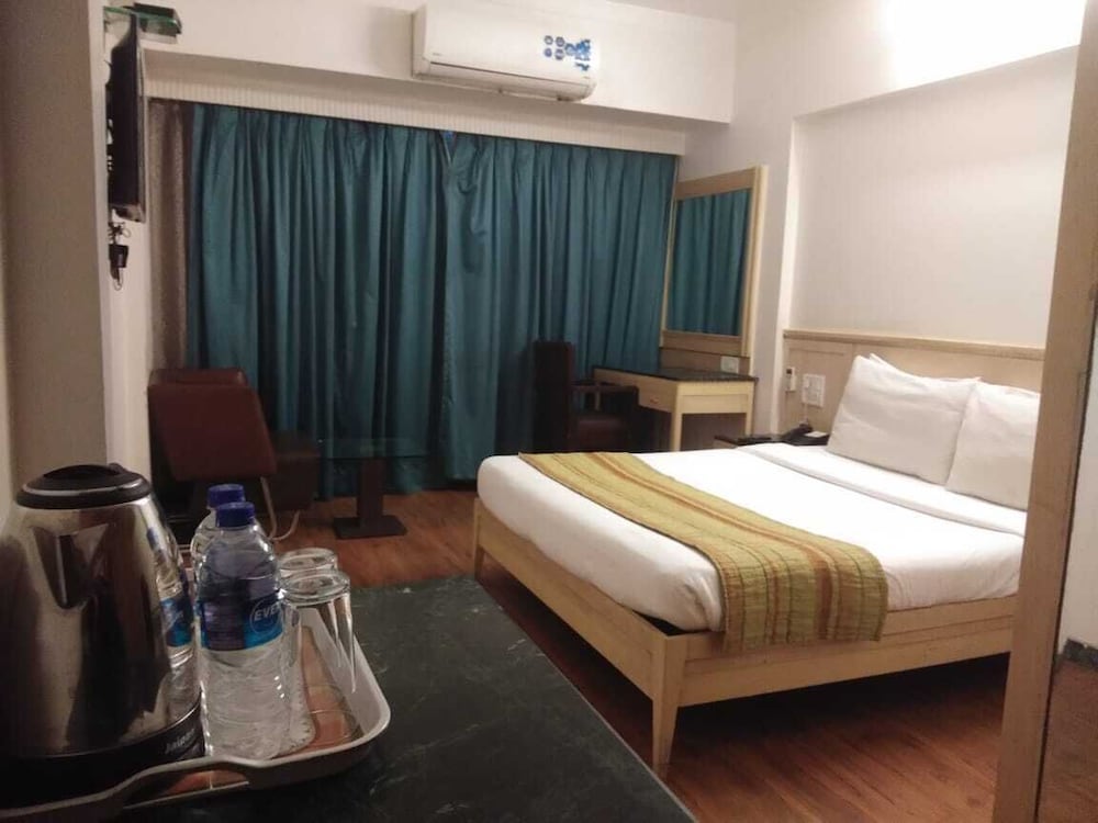Deluxe Room - Photo 3